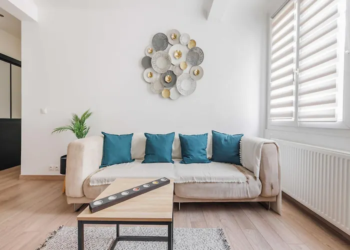 Appartement Charming Near Canal De L'ourcq - Mobility Lease